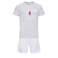 Dječji Nogometni Dres Danska Simon Kjaer #4 Gostujuci SP 2022 Kratak Rukav (+ Kratke hlače)